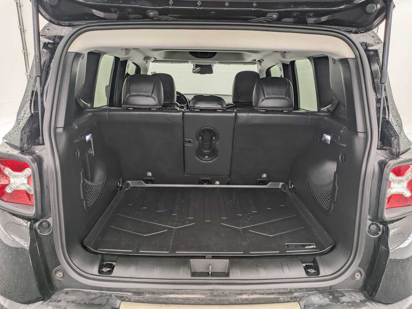 Thumbnail: 2016 Jeep Renegade - 35