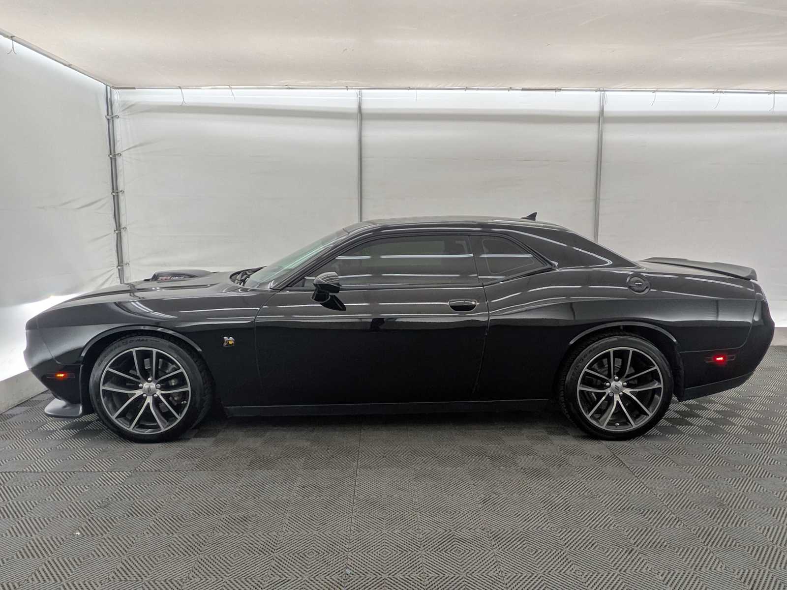 2017 Dodge Challenger R/T 392 Scat Pack Shaker photo 3