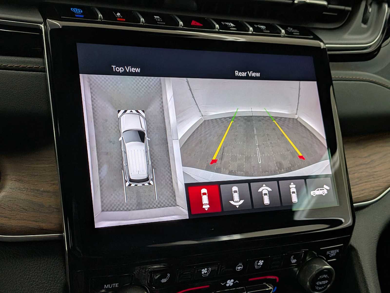 Thumbnail: 2023 Jeep Grand Cherokee - 32