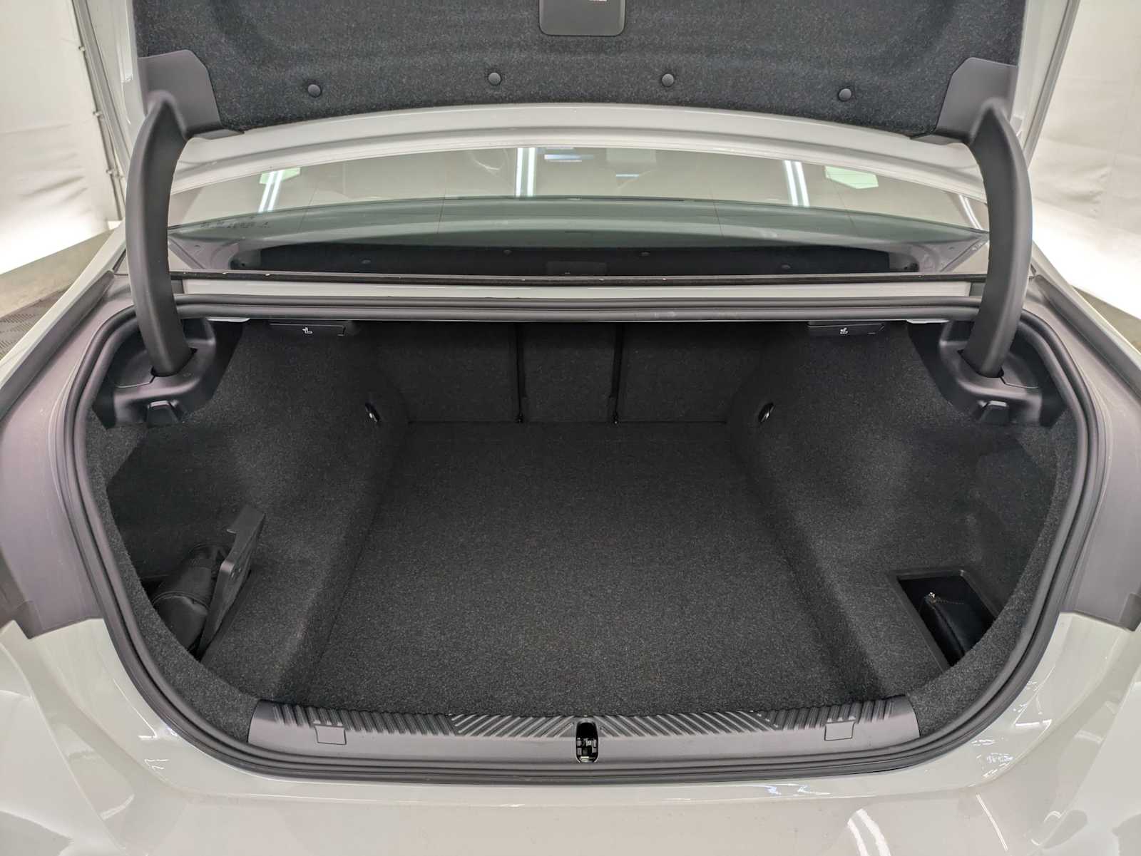 Thumbnail: 2025 BMW 5 Series - 35