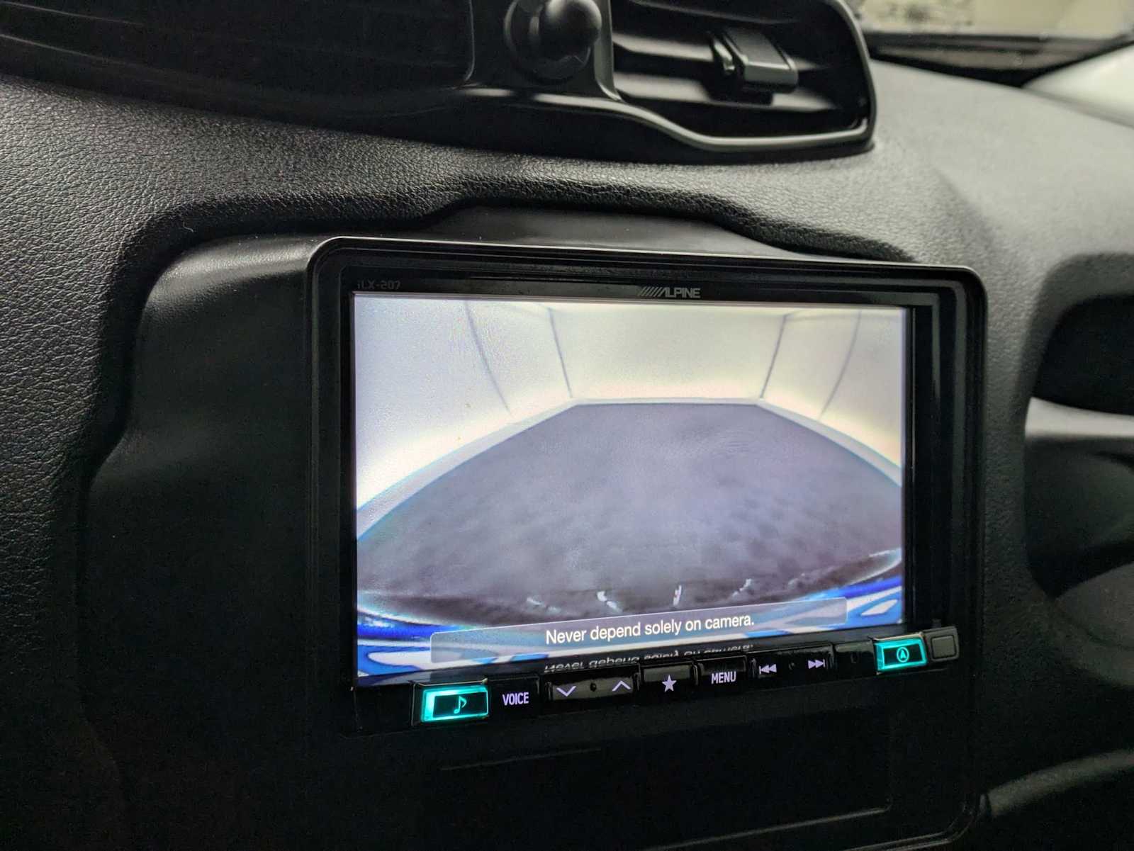 Thumbnail: 2016 Jeep Renegade - 31