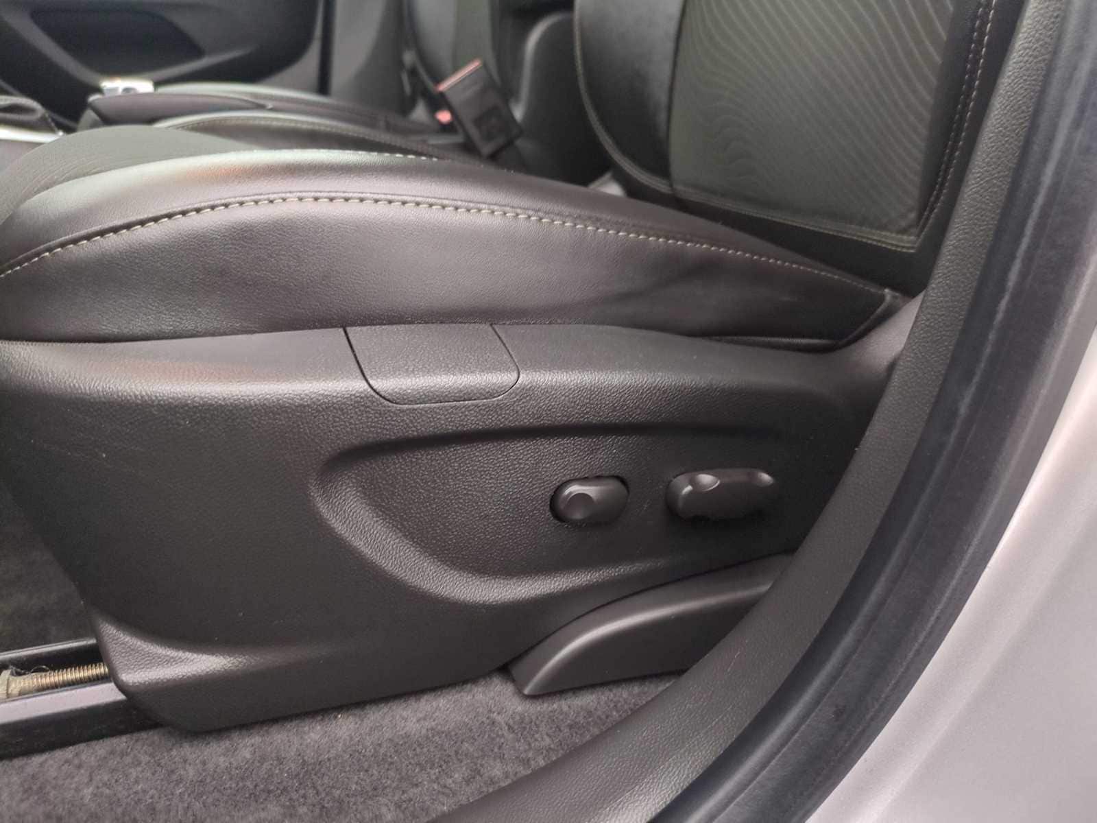 Thumbnail: 2014 Buick Encore - 16