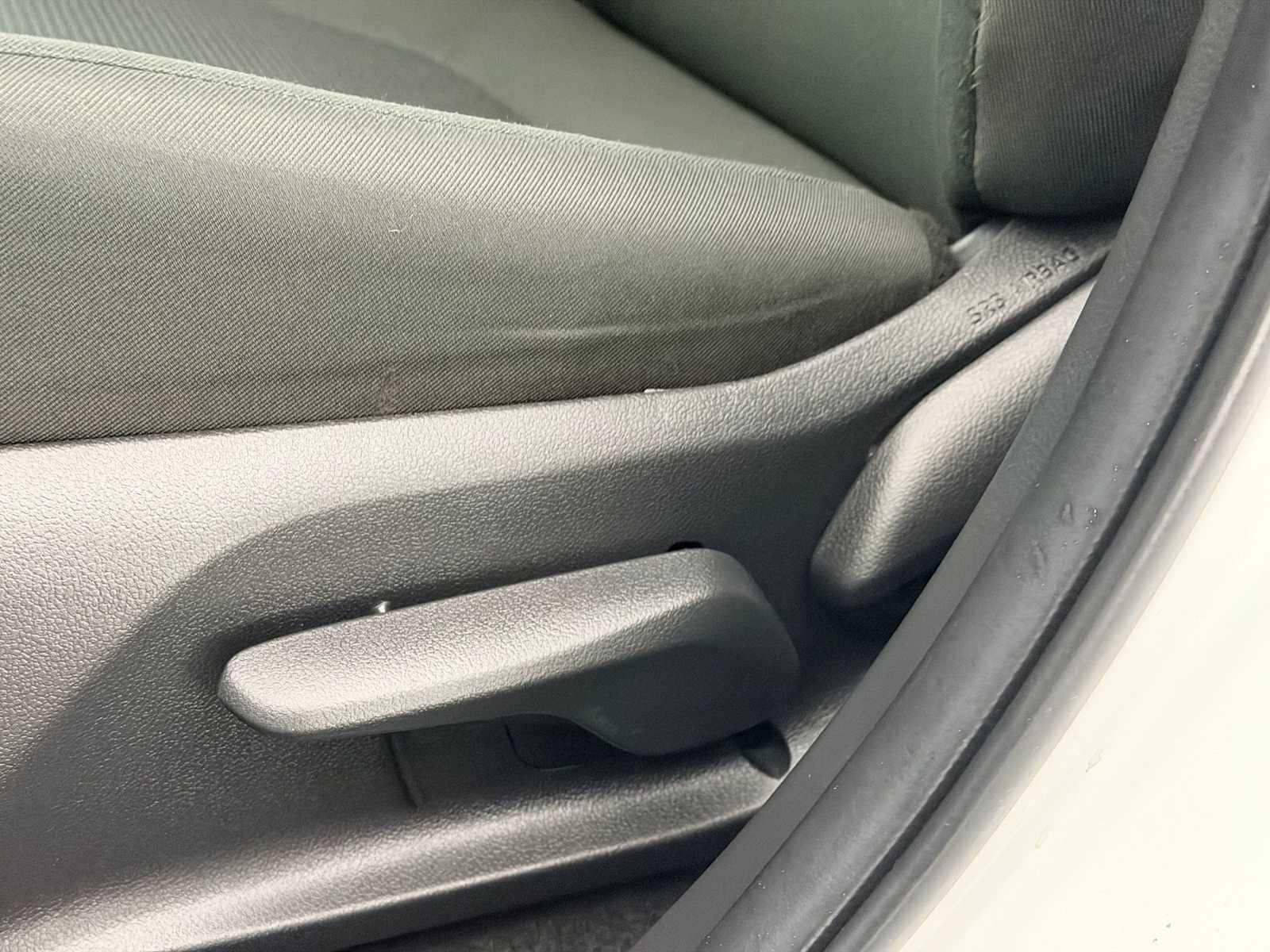 Thumbnail: 2025 Toyota RAV4 - 17