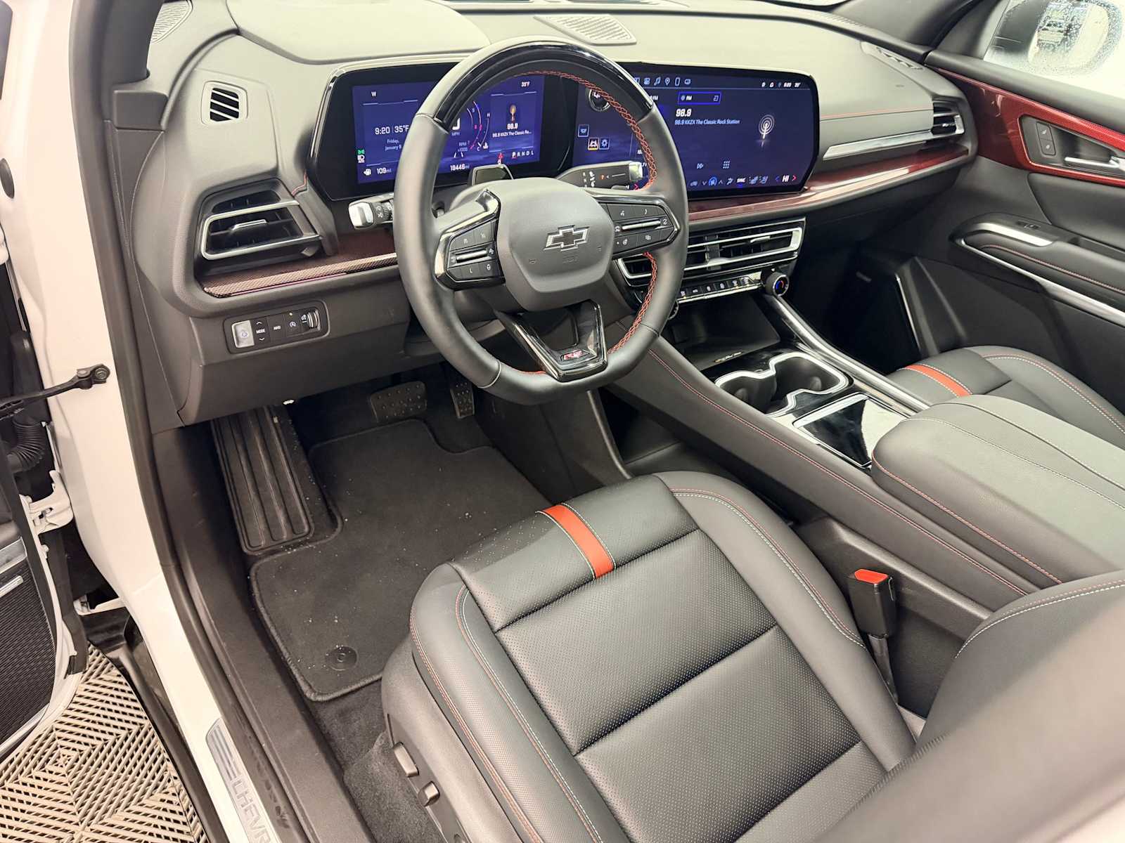 Thumbnail: 2024 Chevrolet Traverse - 2