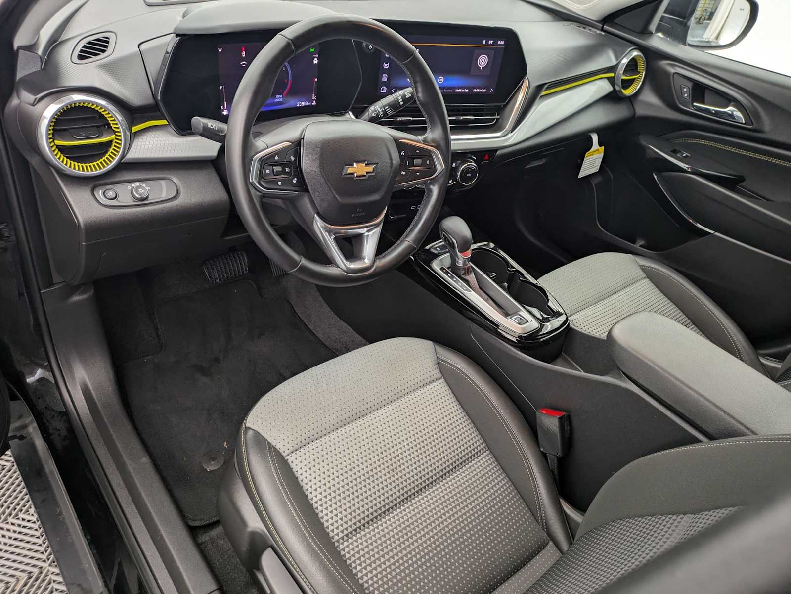 Thumbnail: 2024 Chevrolet Trax - 2