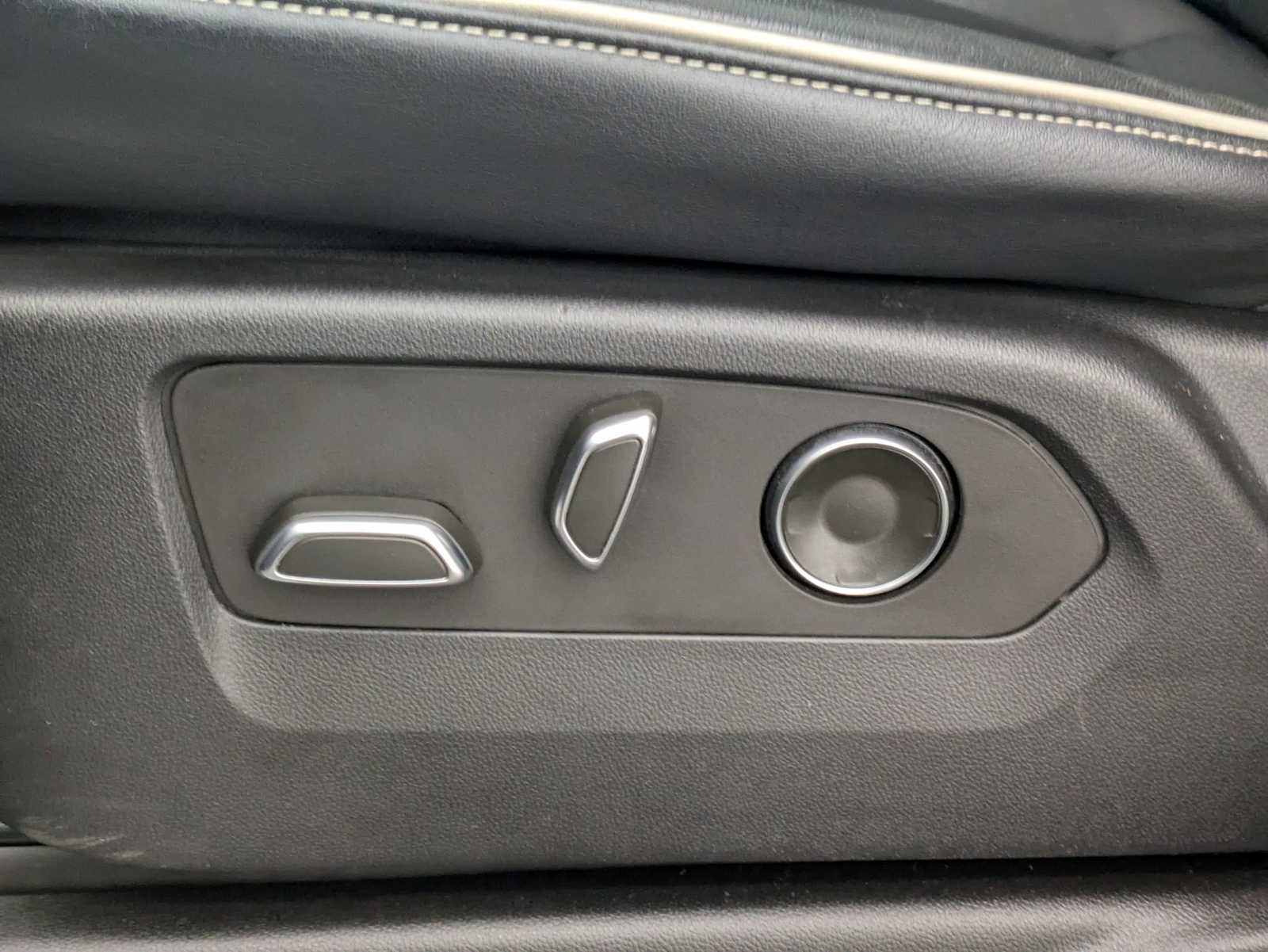 Thumbnail: 2023 Cadillac Escalade - 17