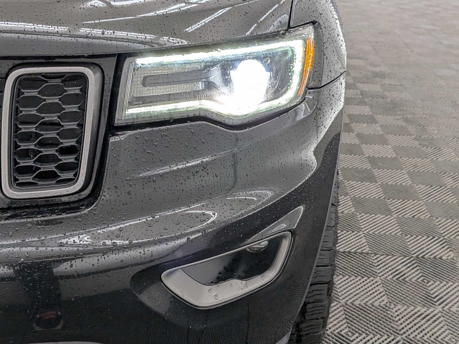 Thumbnail: 2017 Jeep Grand Cherokee - 10