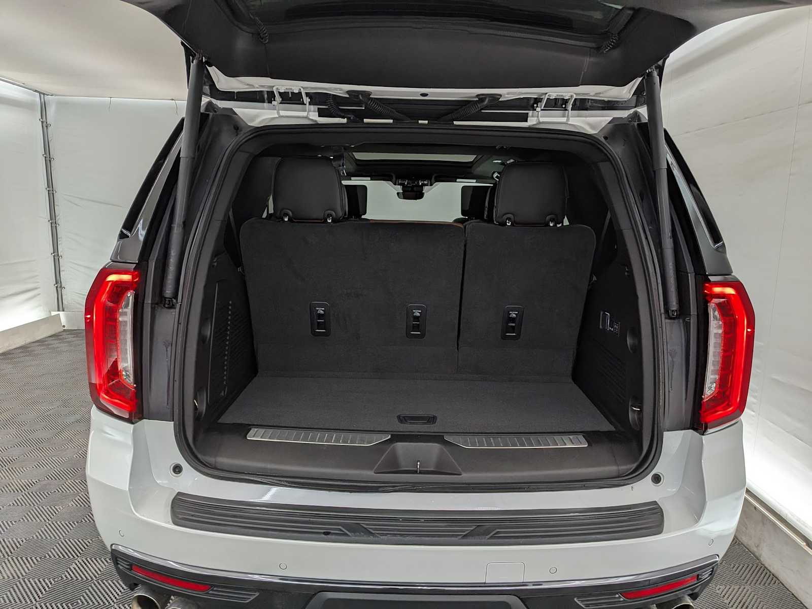 Thumbnail: 2023 GMC Yukon - 35