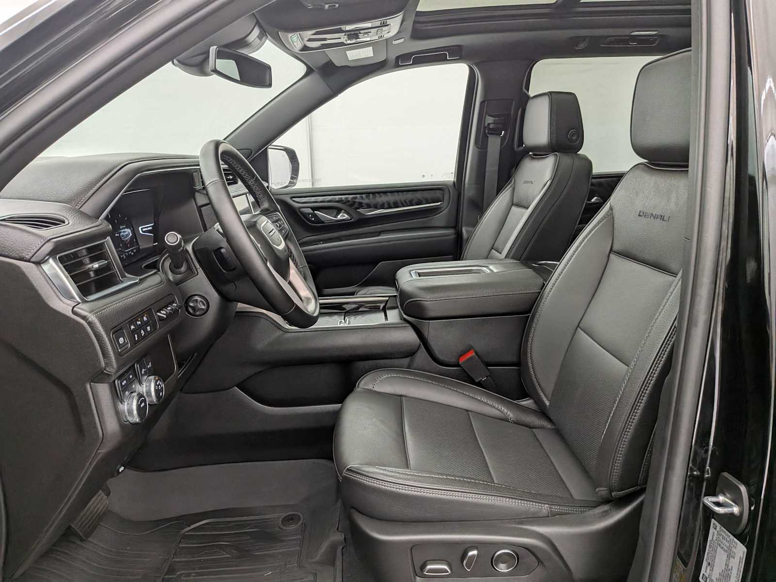 Thumbnail: 2024 GMC Yukon XL - 19