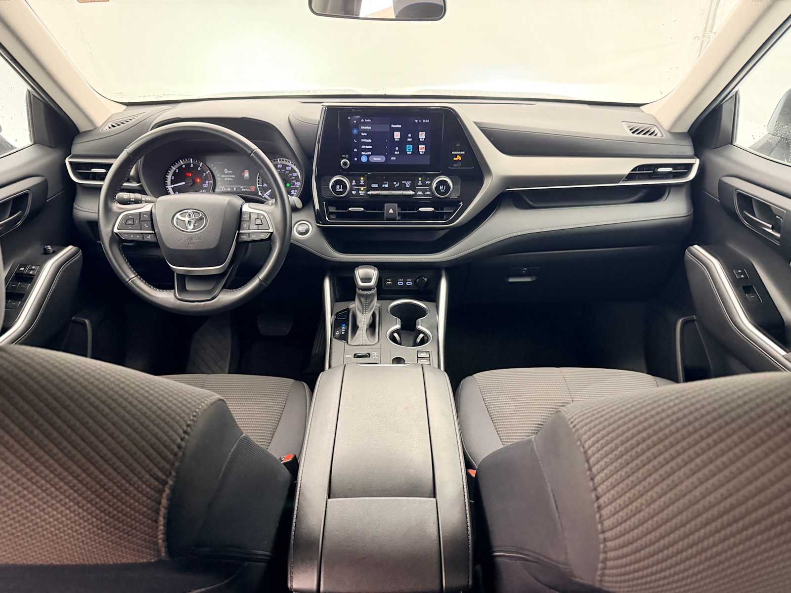 Thumbnail: 2024 Toyota Highlander - 16