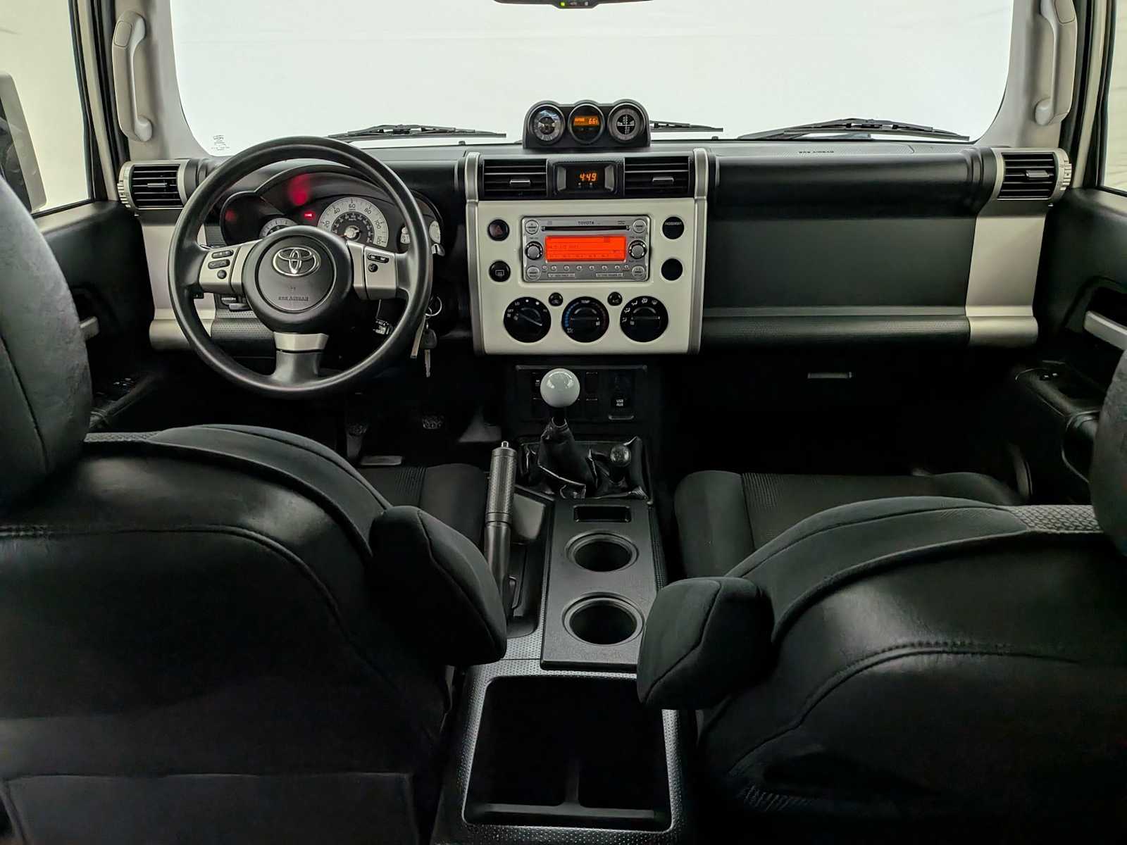 Thumbnail: 2014 Toyota FJ Cruiser - 16