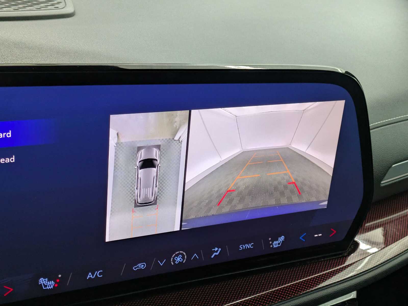 Thumbnail: 2024 Chevrolet Traverse - 28