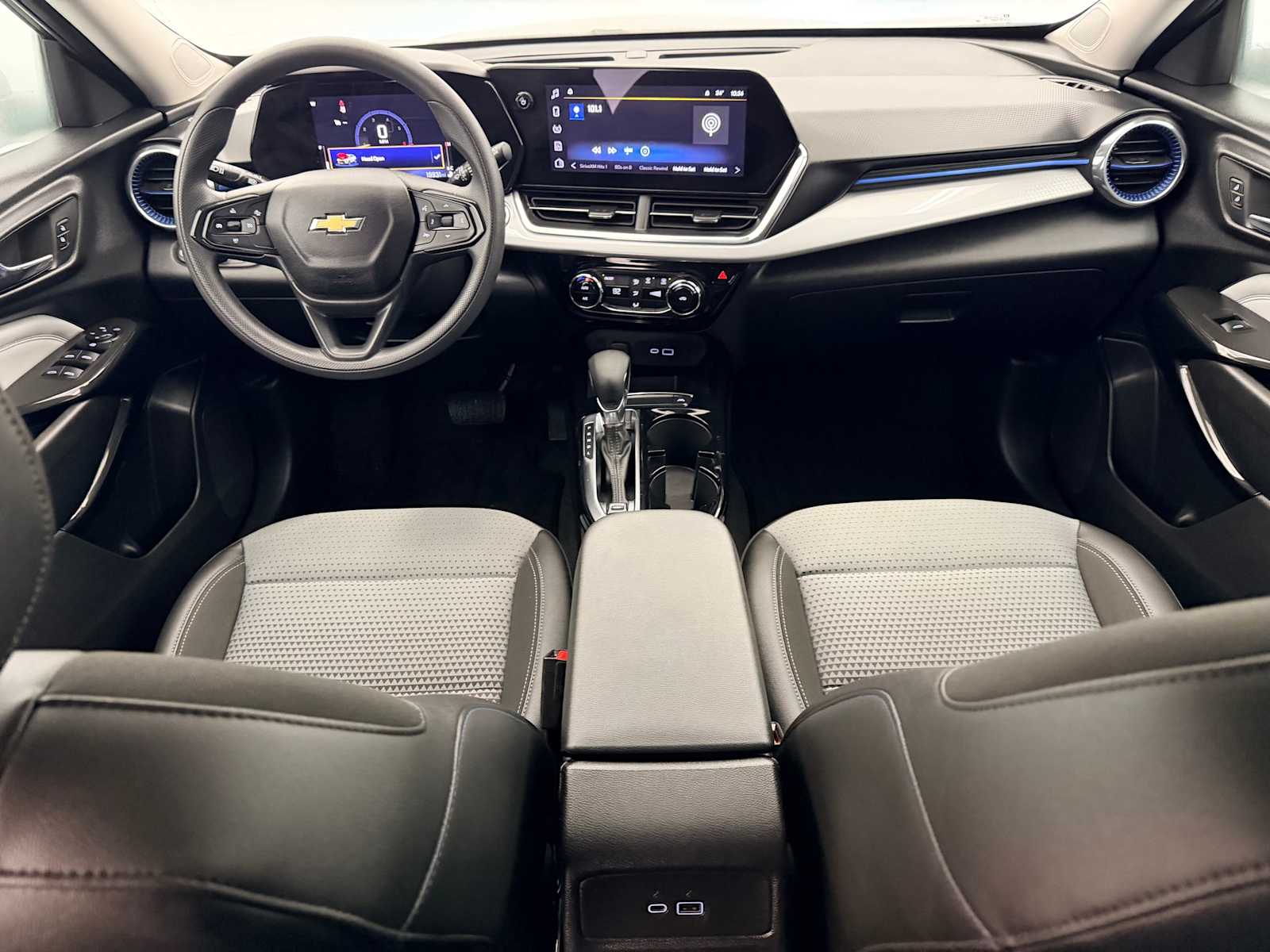 Thumbnail: 2024 Chevrolet Trax - 16