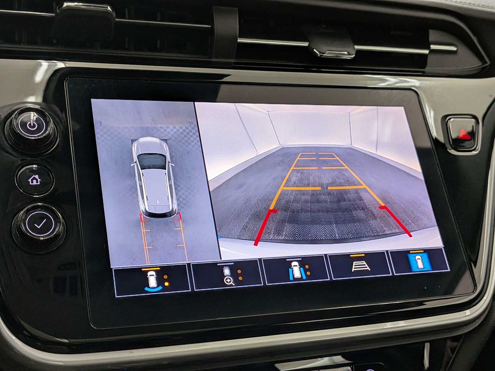 Thumbnail: 2022 Chevrolet Bolt EUV - 30