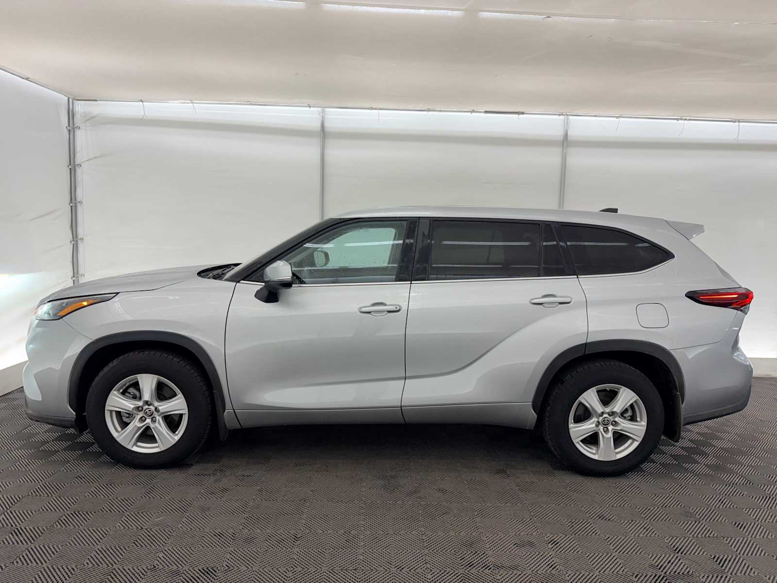 Thumbnail: 2024 Toyota Highlander - 3