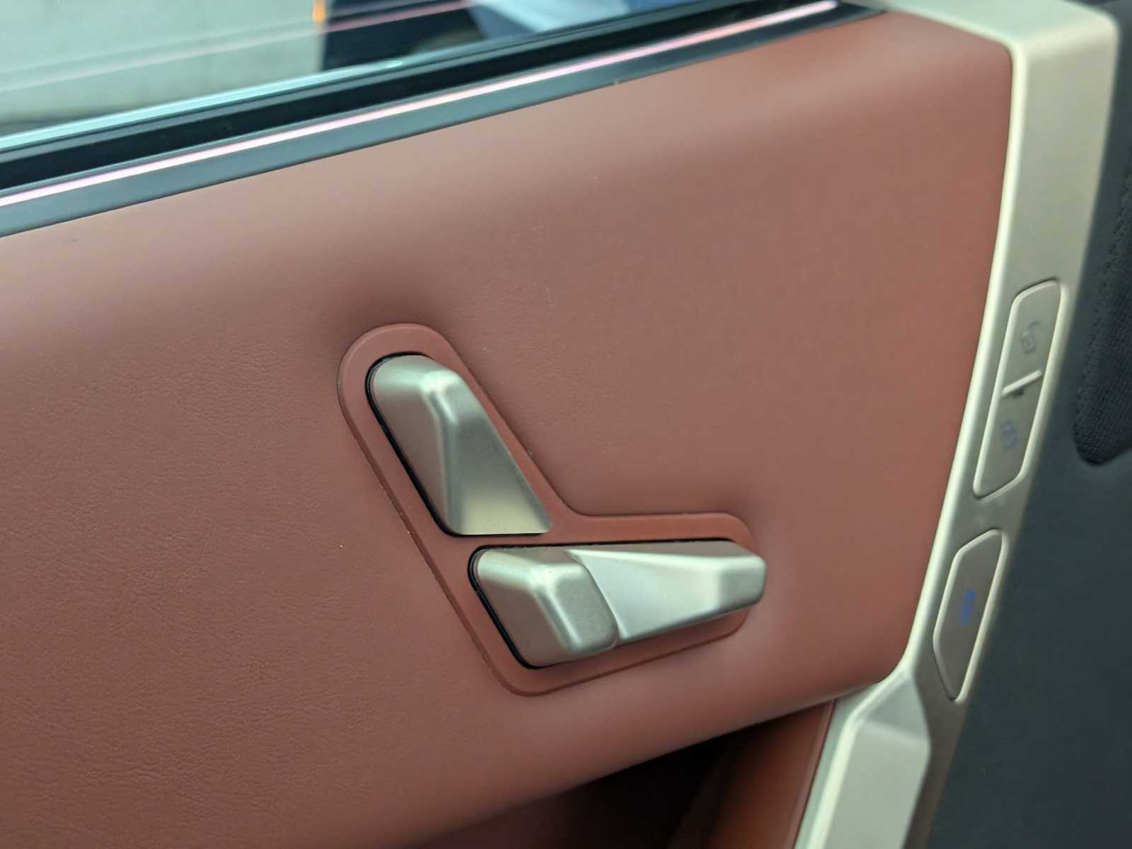 Thumbnail: 2023 BMW iX - 17