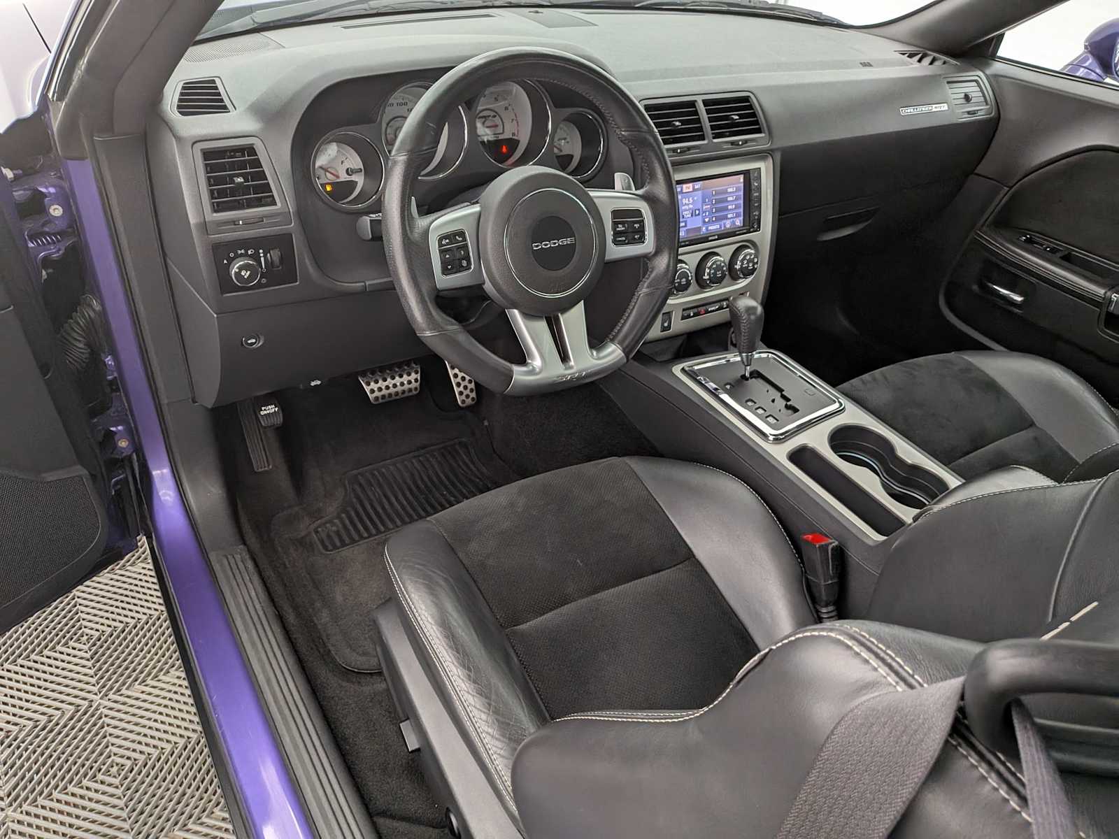 2013 Dodge Challenger SRT8 photo 2