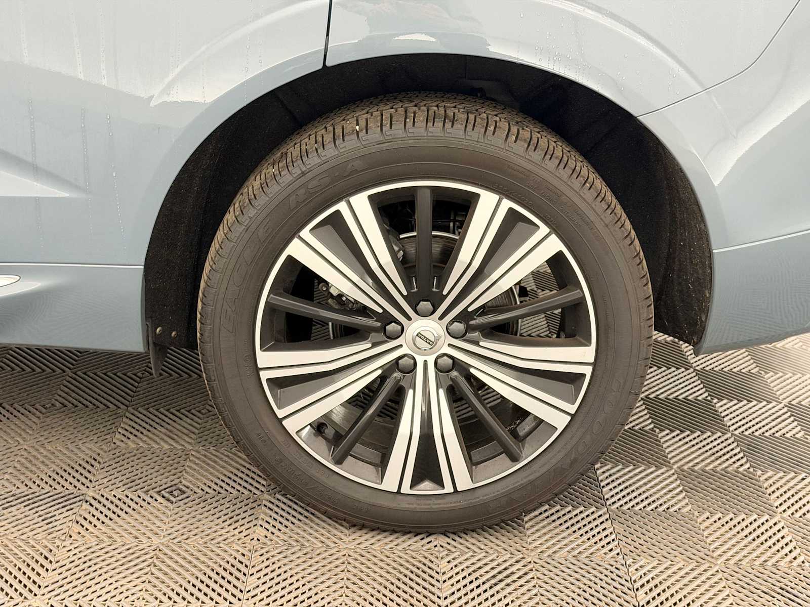 Thumbnail: 2022 Volvo XC60 - 14