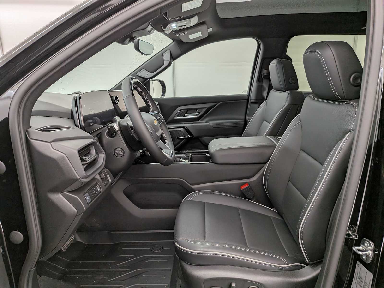 Thumbnail: 2026 Chevrolet Silverado EV - 15