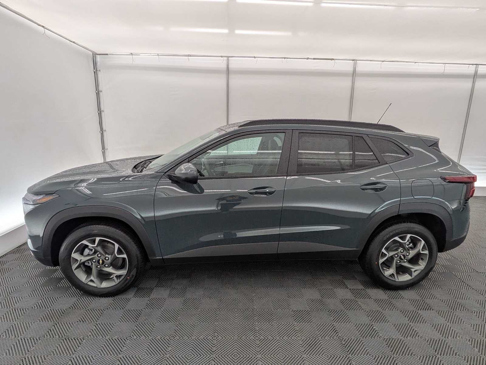 Thumbnail: 2026 Chevrolet Trax - 3