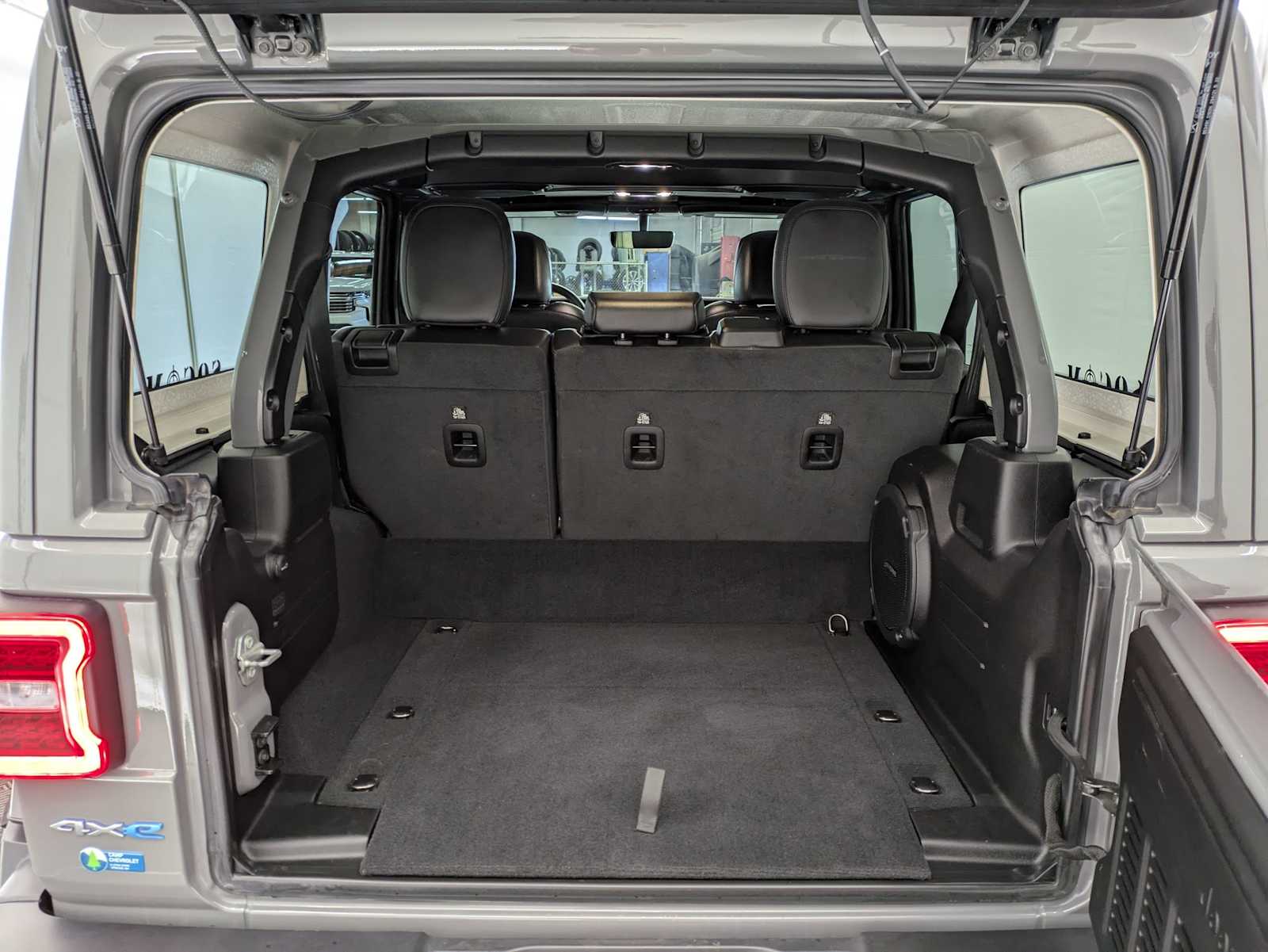 2021 Jeep Wrangler Sahara 33