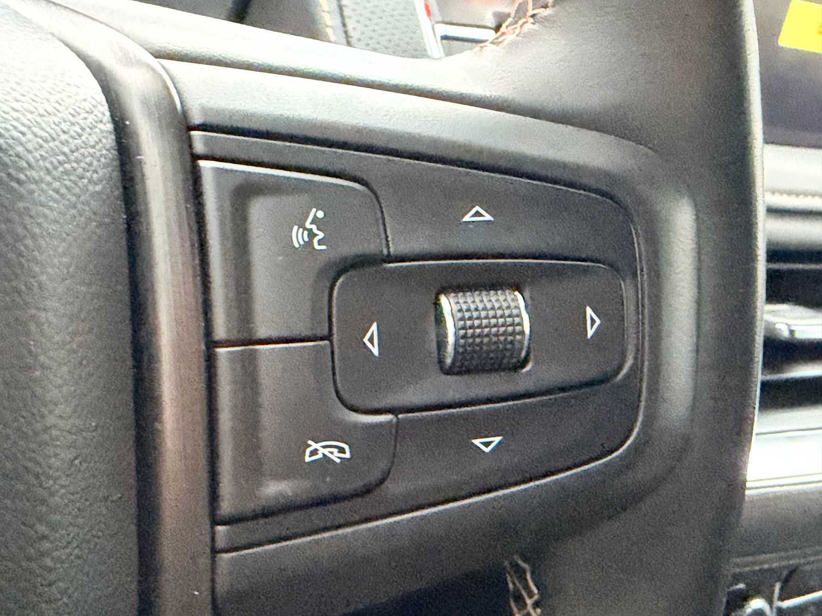 Thumbnail: 2023 GMC Yukon - 26