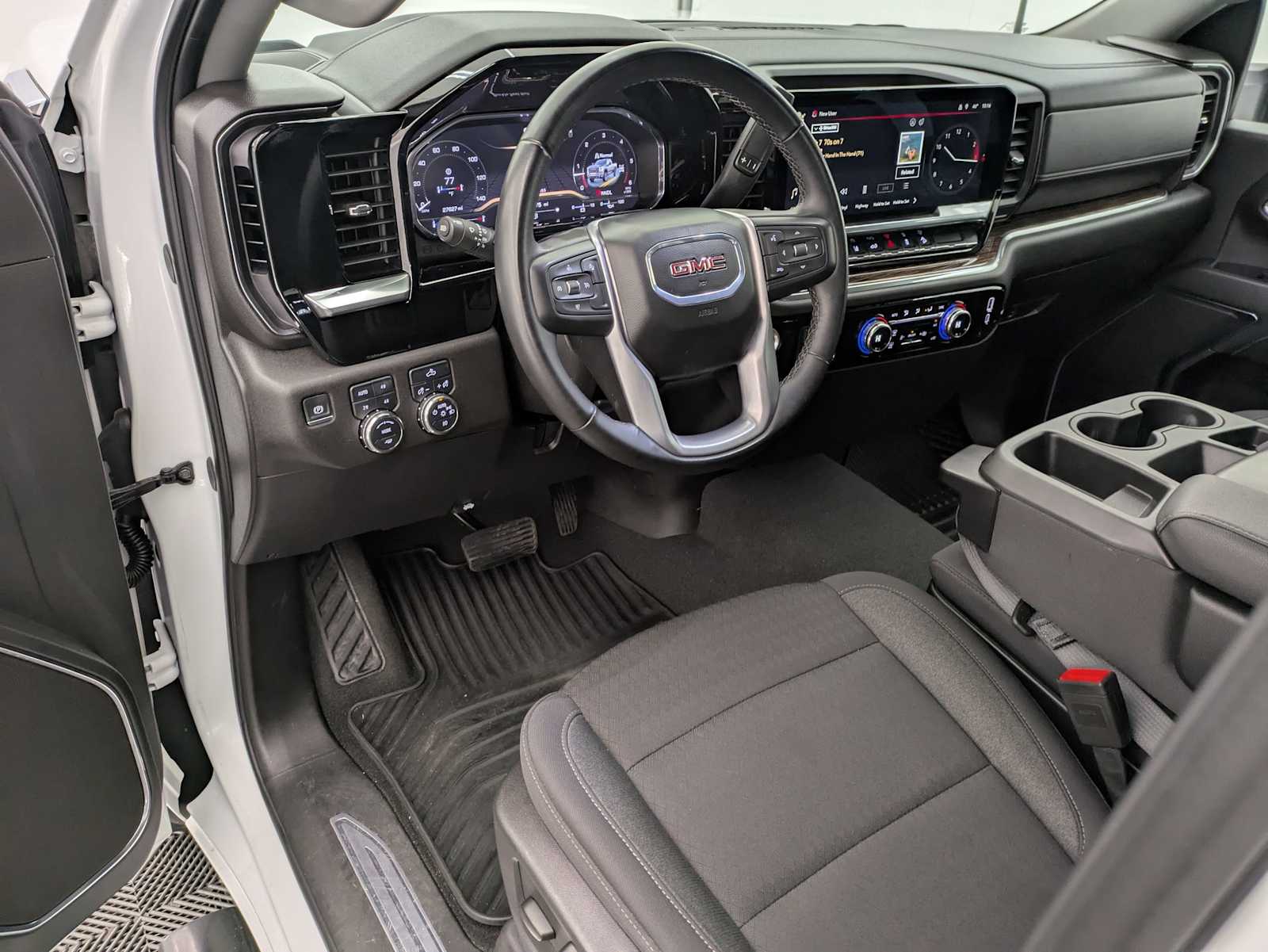 Thumbnail: 2024 GMC Sierra 3500 - 2