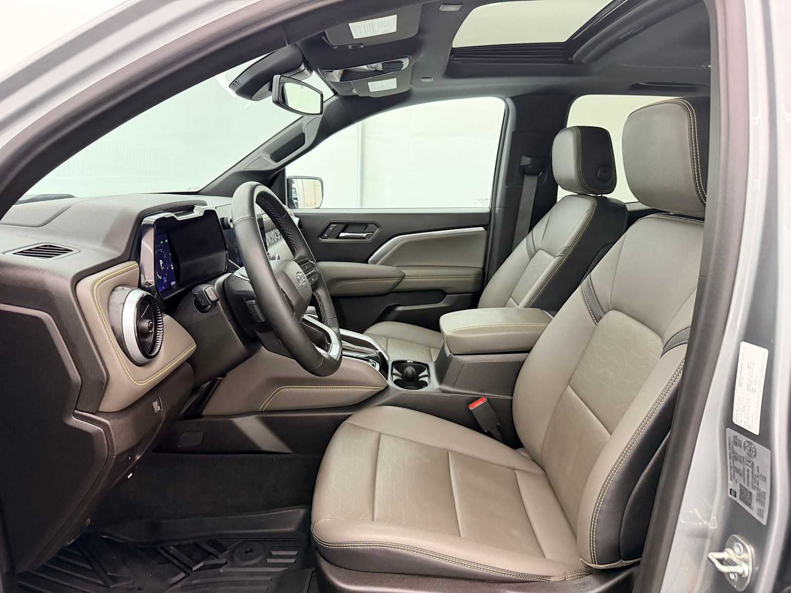 Thumbnail: 2024 Chevrolet Colorado - 17