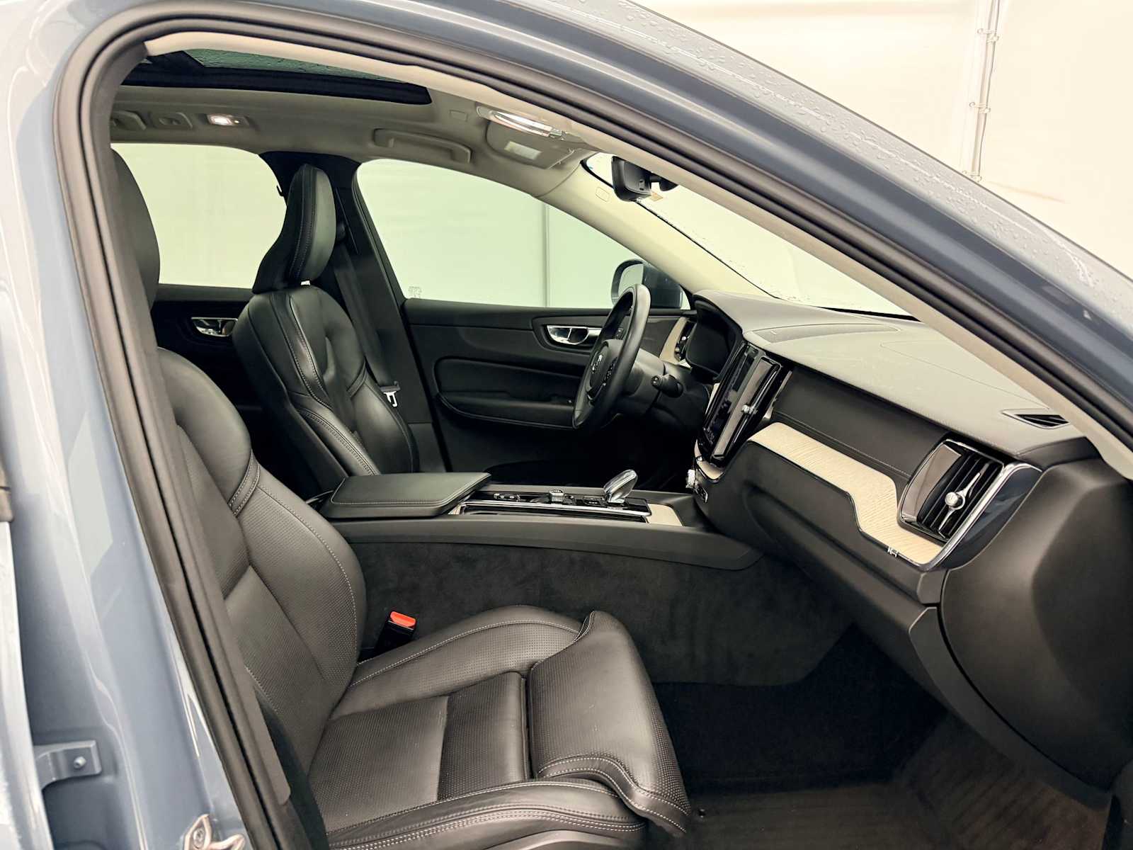 Thumbnail: 2022 Volvo XC60 - 23