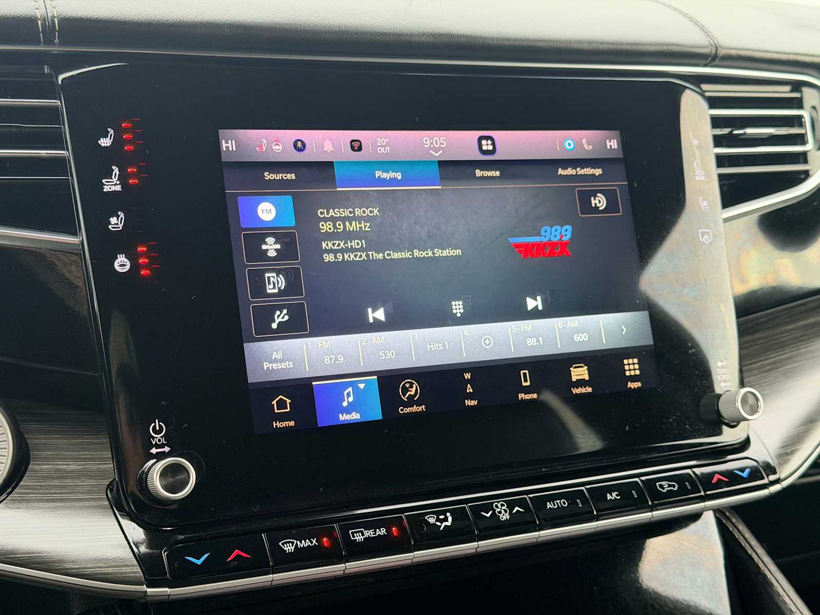 Thumbnail: 2023 Jeep Wagoneer - 31