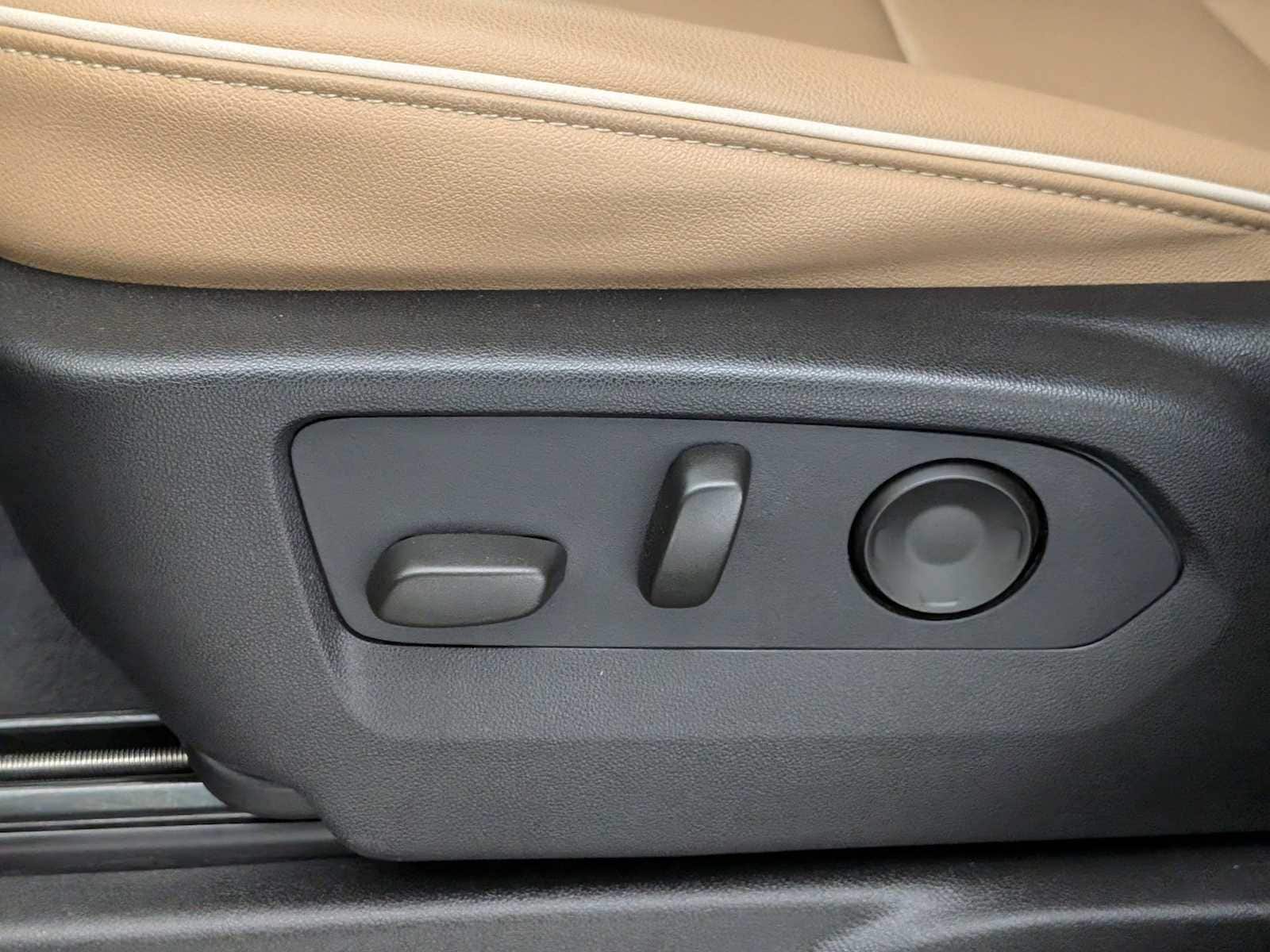 Thumbnail: 2024 Chevrolet Tahoe - 18