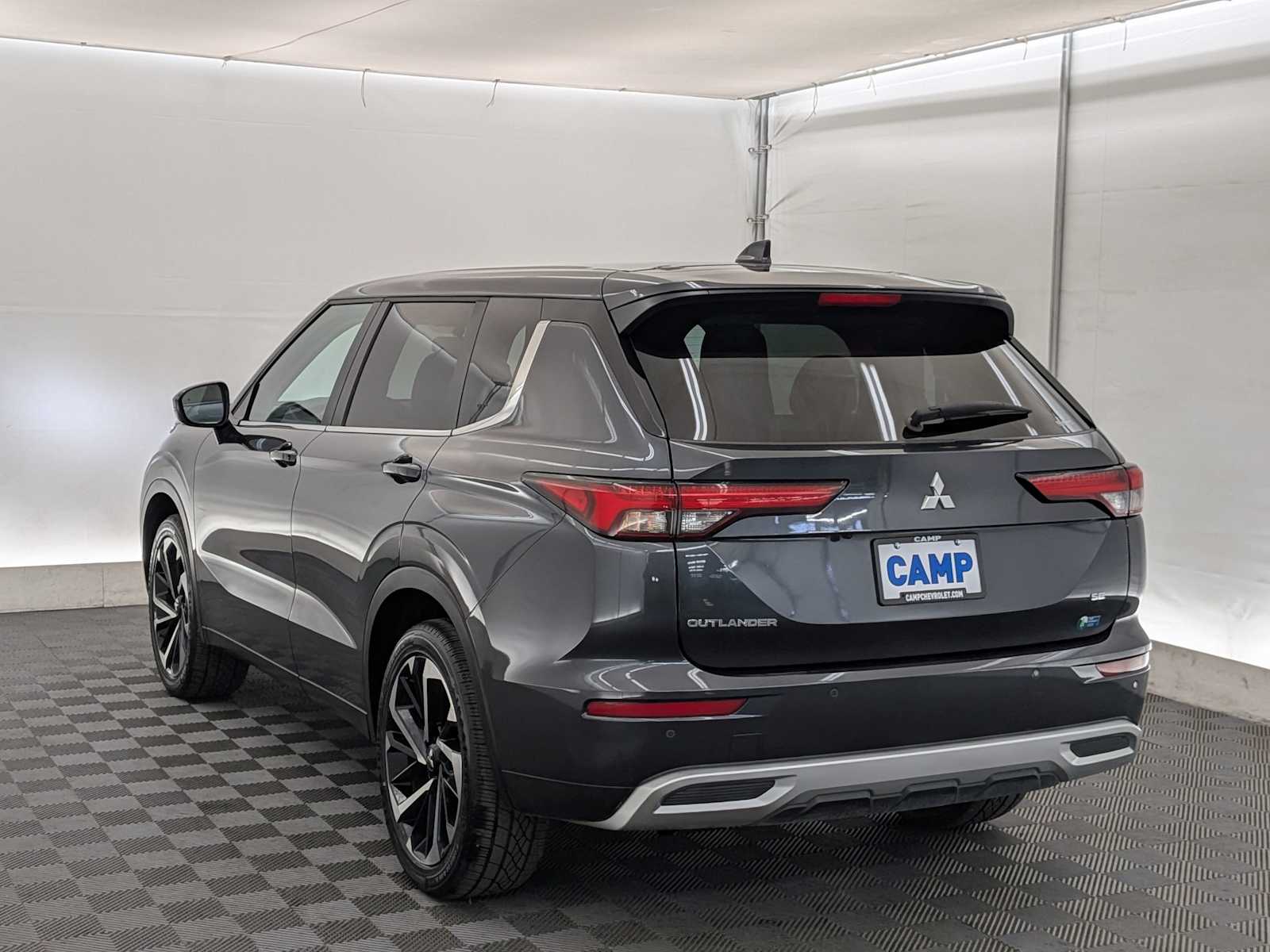 2024 Mitsubishi Outlander SE photo 3