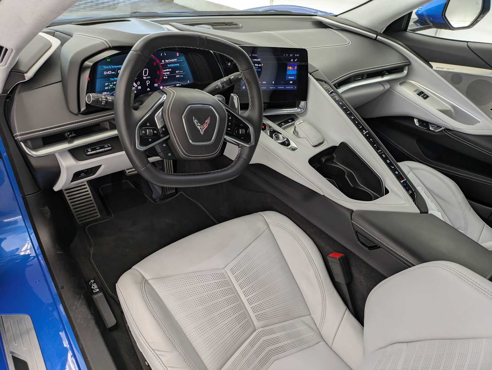 2024 Chevrolet Corvette Stingray 3LT photo 2