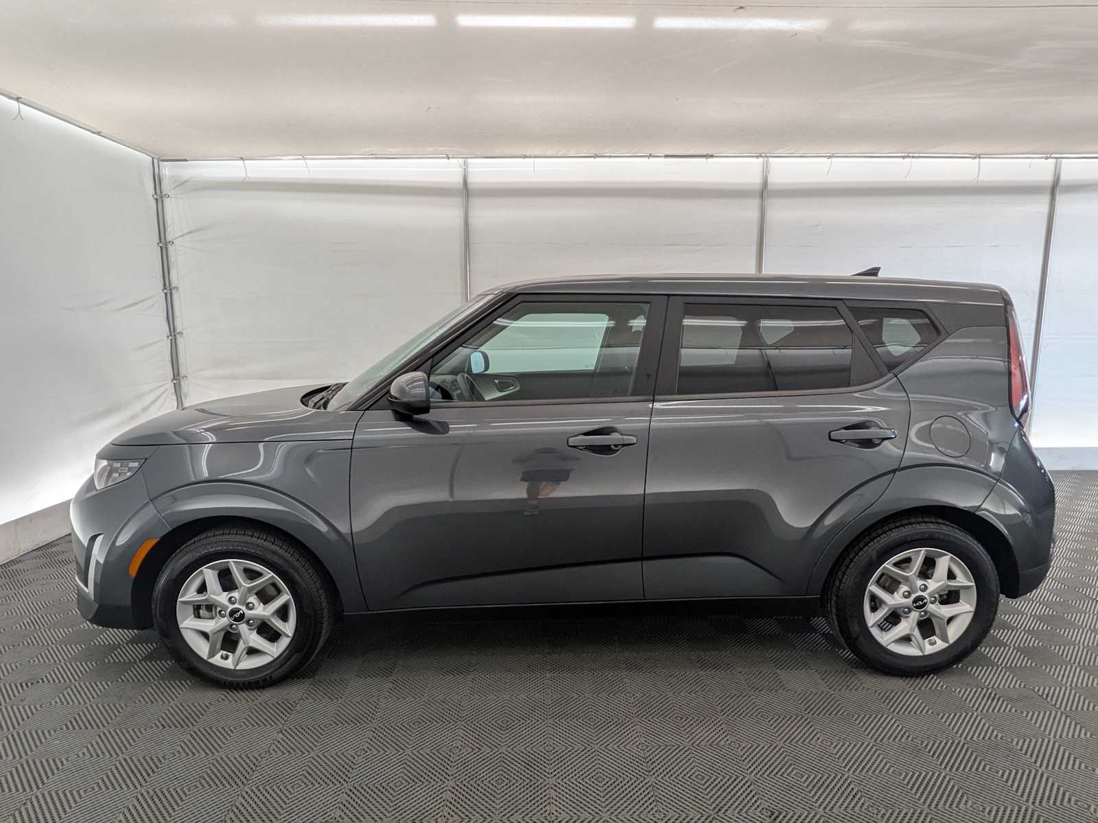 2023 Kia Soul LX photo 3