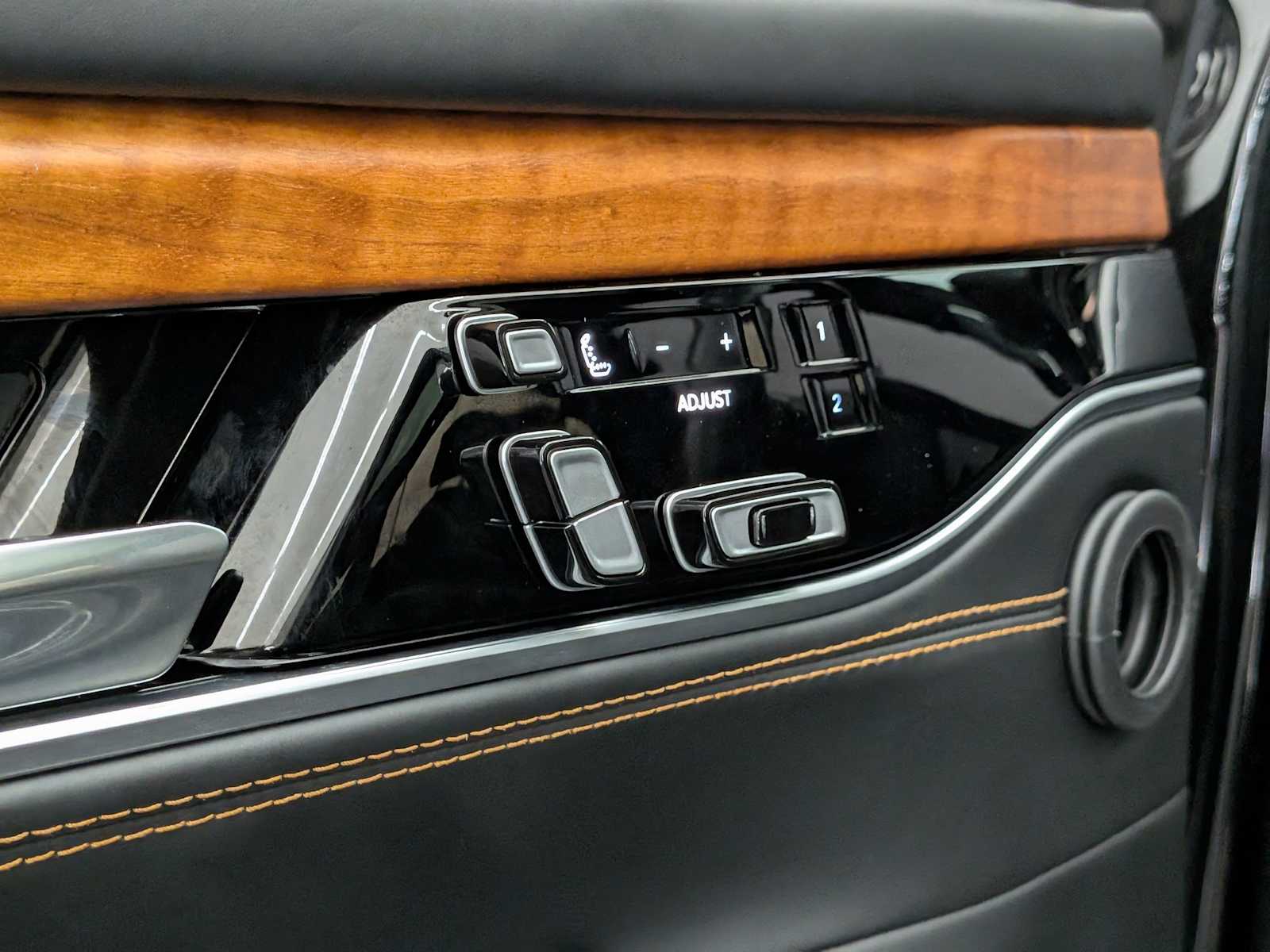 Thumbnail: 2023 Jeep Grand Wagoneer - 17