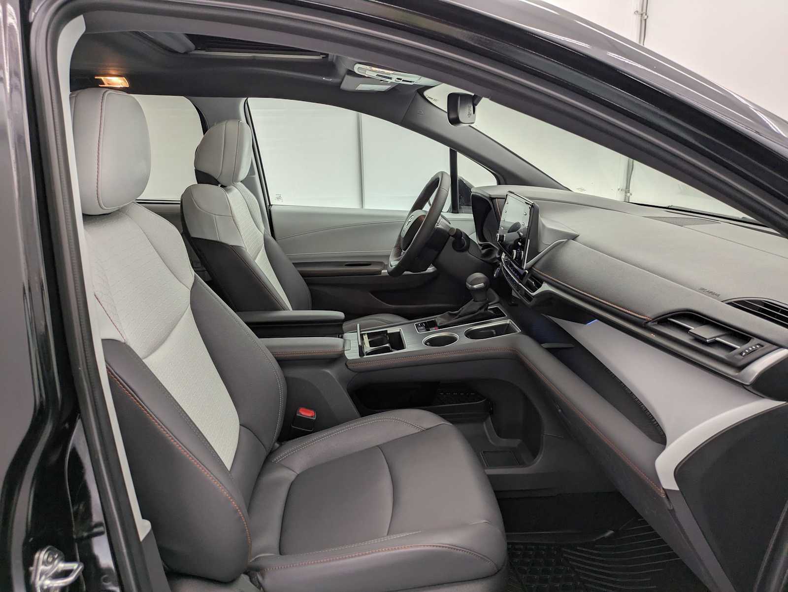 Thumbnail: 2024 Toyota Sienna - 21