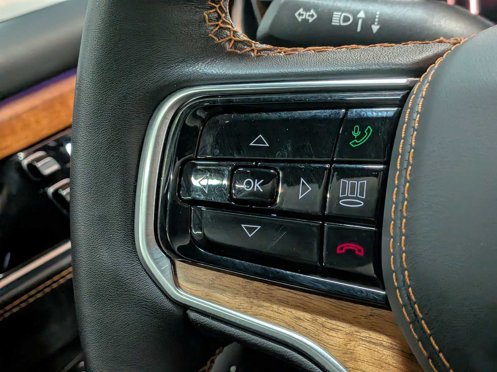 Thumbnail: 2024 Jeep Grand Wagoneer - 24