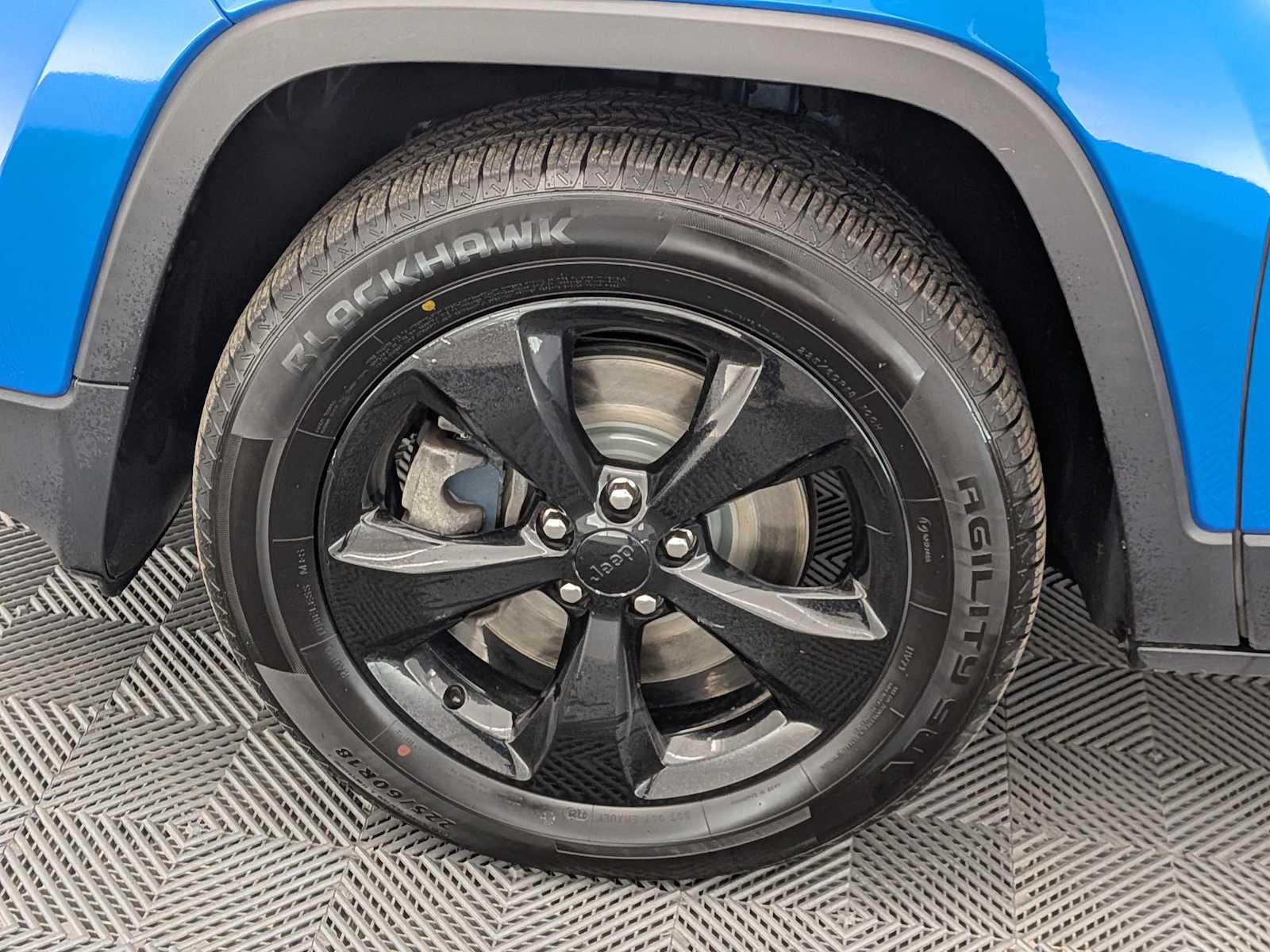 Thumbnail: 2018 Jeep Cherokee - 15