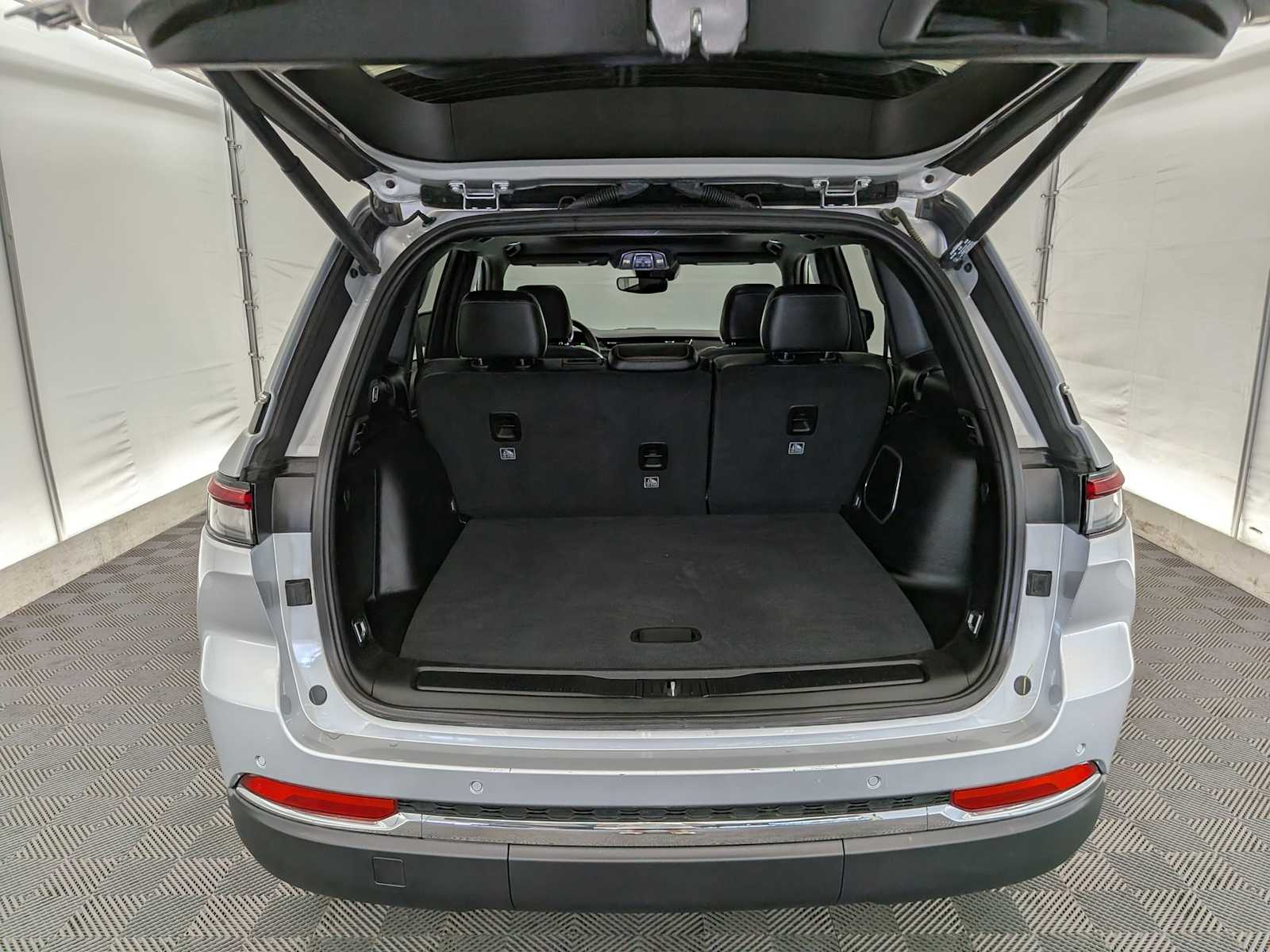 Thumbnail: 2024 Jeep Grand Cherokee - 37