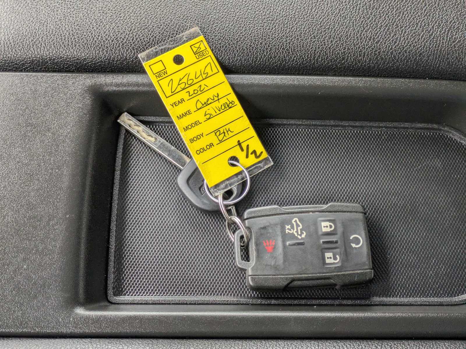 Thumbnail: 2021 Chevrolet Silverado 1500 - 32