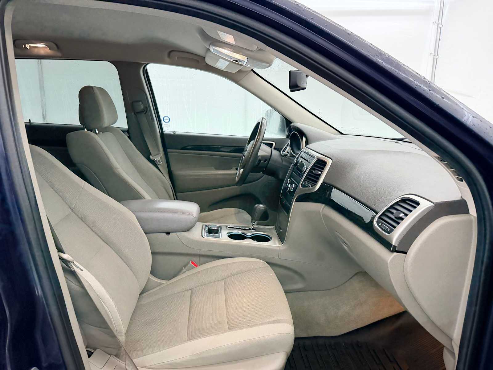 Thumbnail: 2012 Jeep Grand Cherokee - 21