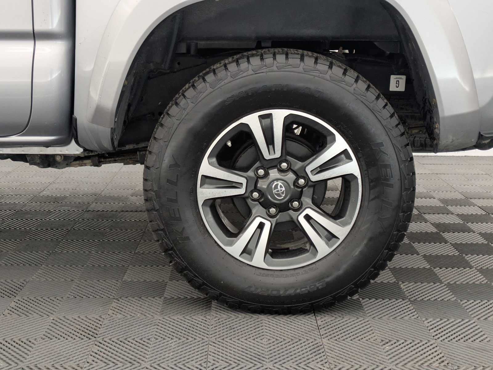 Thumbnail: 2019 Toyota Tacoma - 15