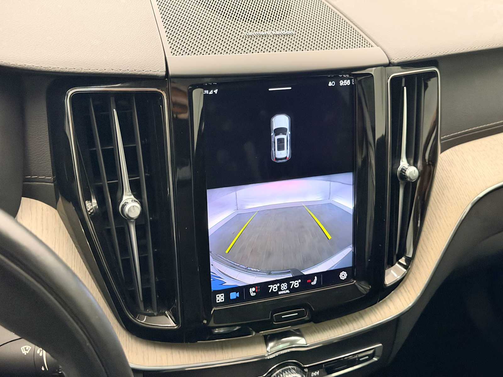 Thumbnail: 2022 Volvo XC60 - 31