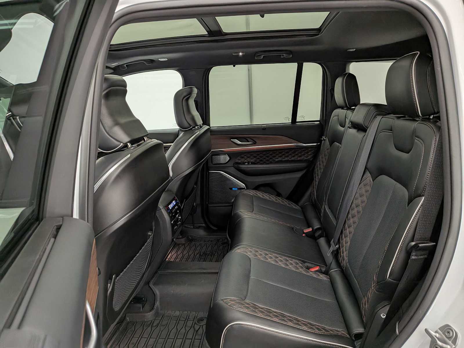 Thumbnail: 2023 Jeep Grand Cherokee - 22