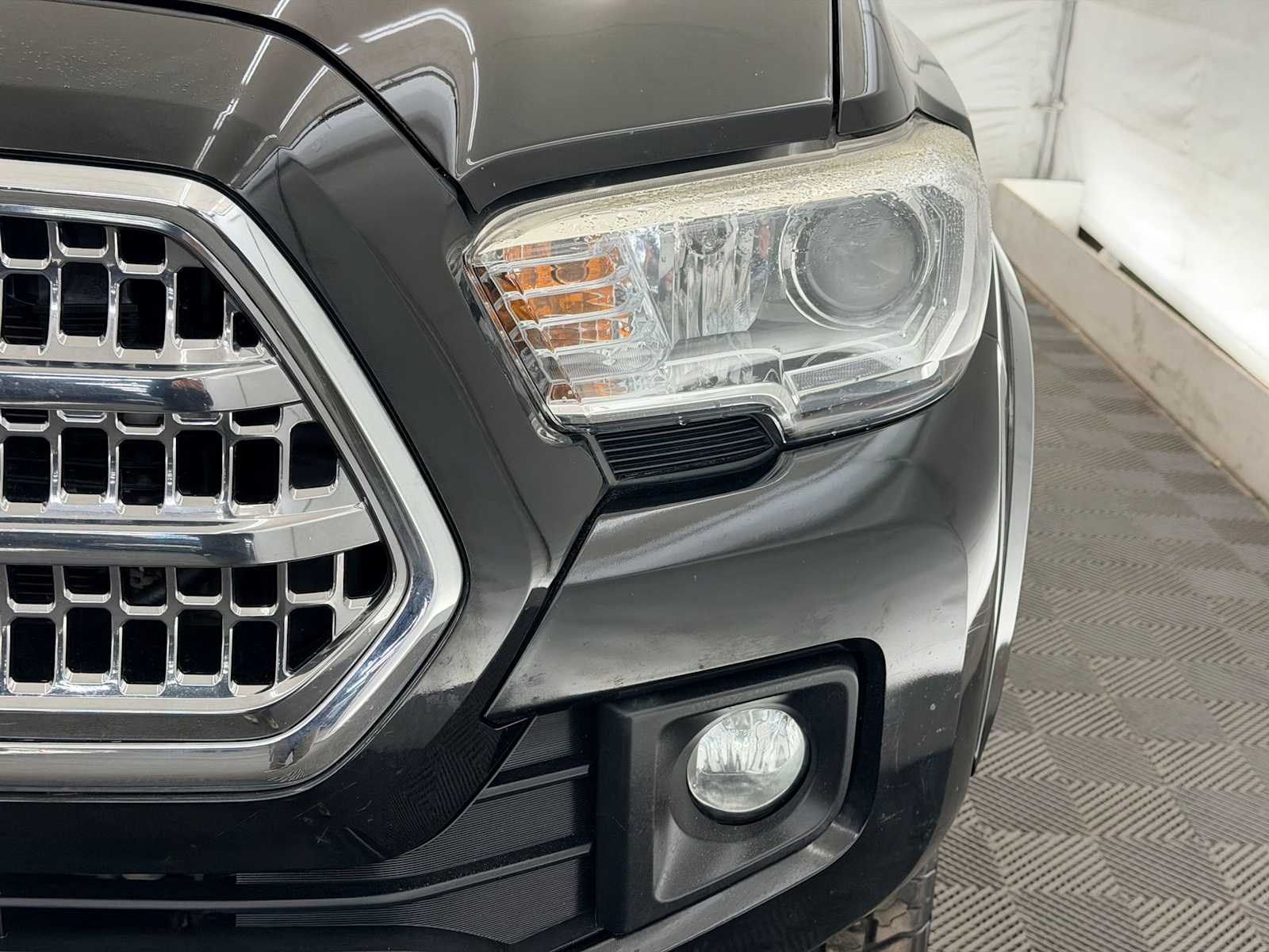 Thumbnail: 2016 Toyota Tacoma - 9