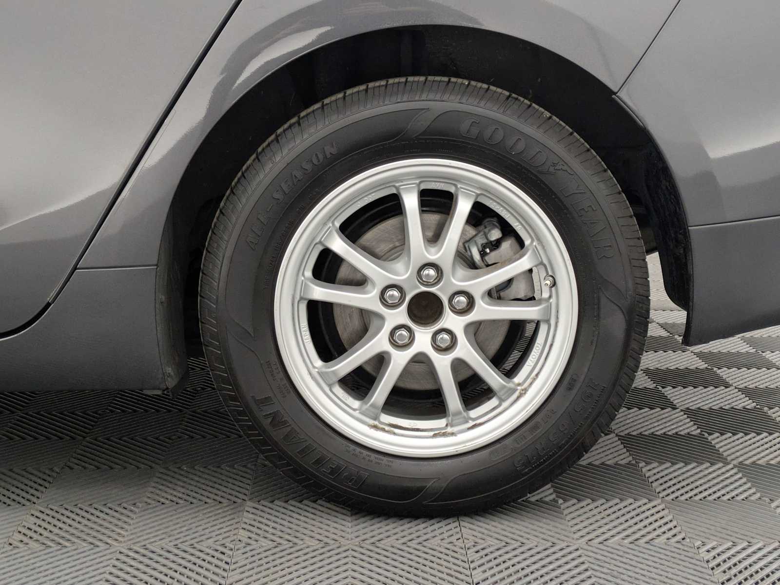 Thumbnail: 2018 Toyota Prius - 14