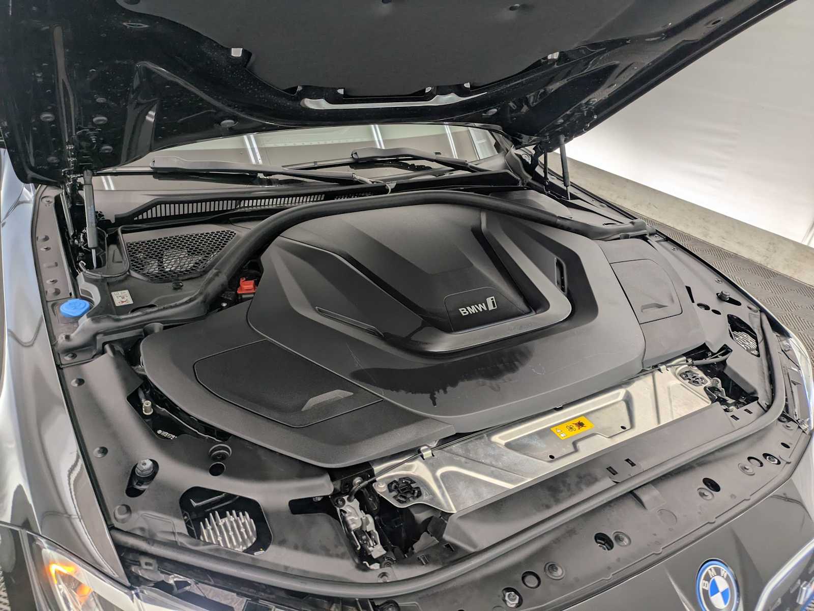 Thumbnail: 2022 BMW i4 - 15