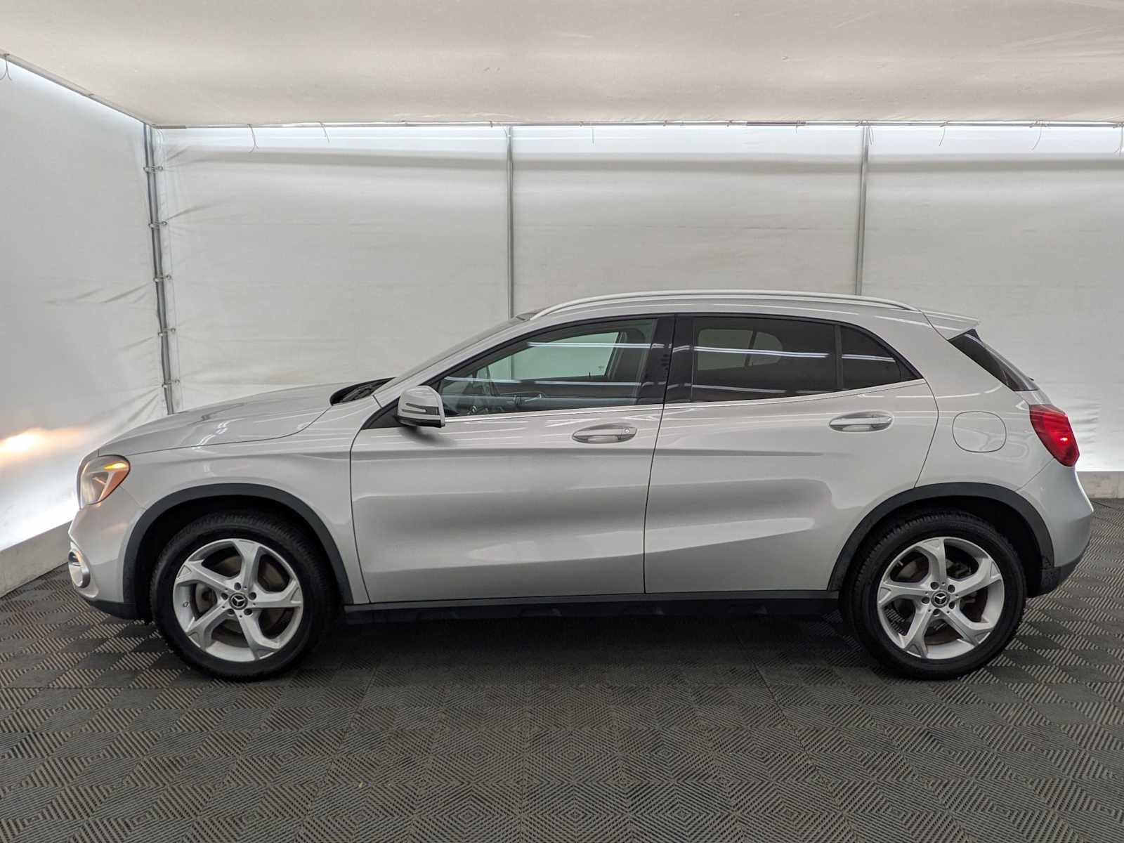 2018 Mercedes Benz GLA 250 4MATIC photo 3