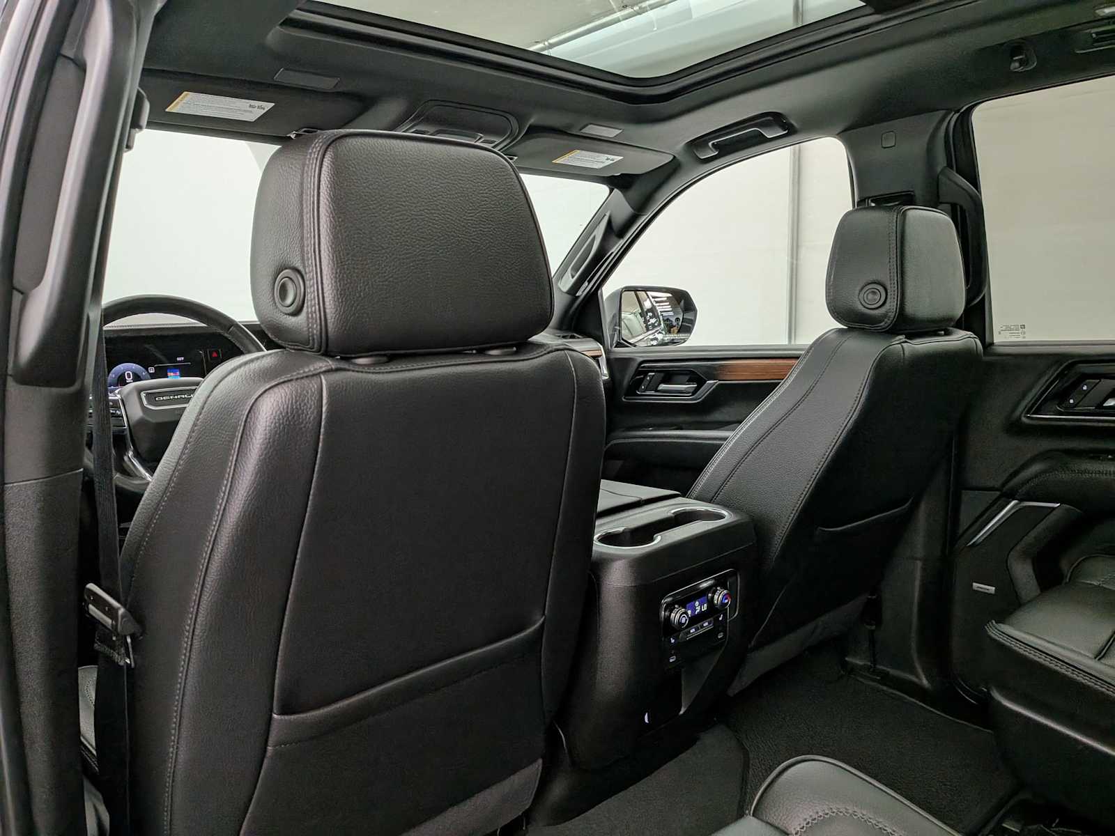 Thumbnail: 2025 GMC Yukon - 19