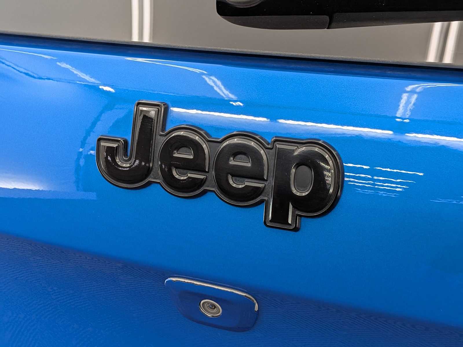 Thumbnail: 2018 Jeep Cherokee - 11